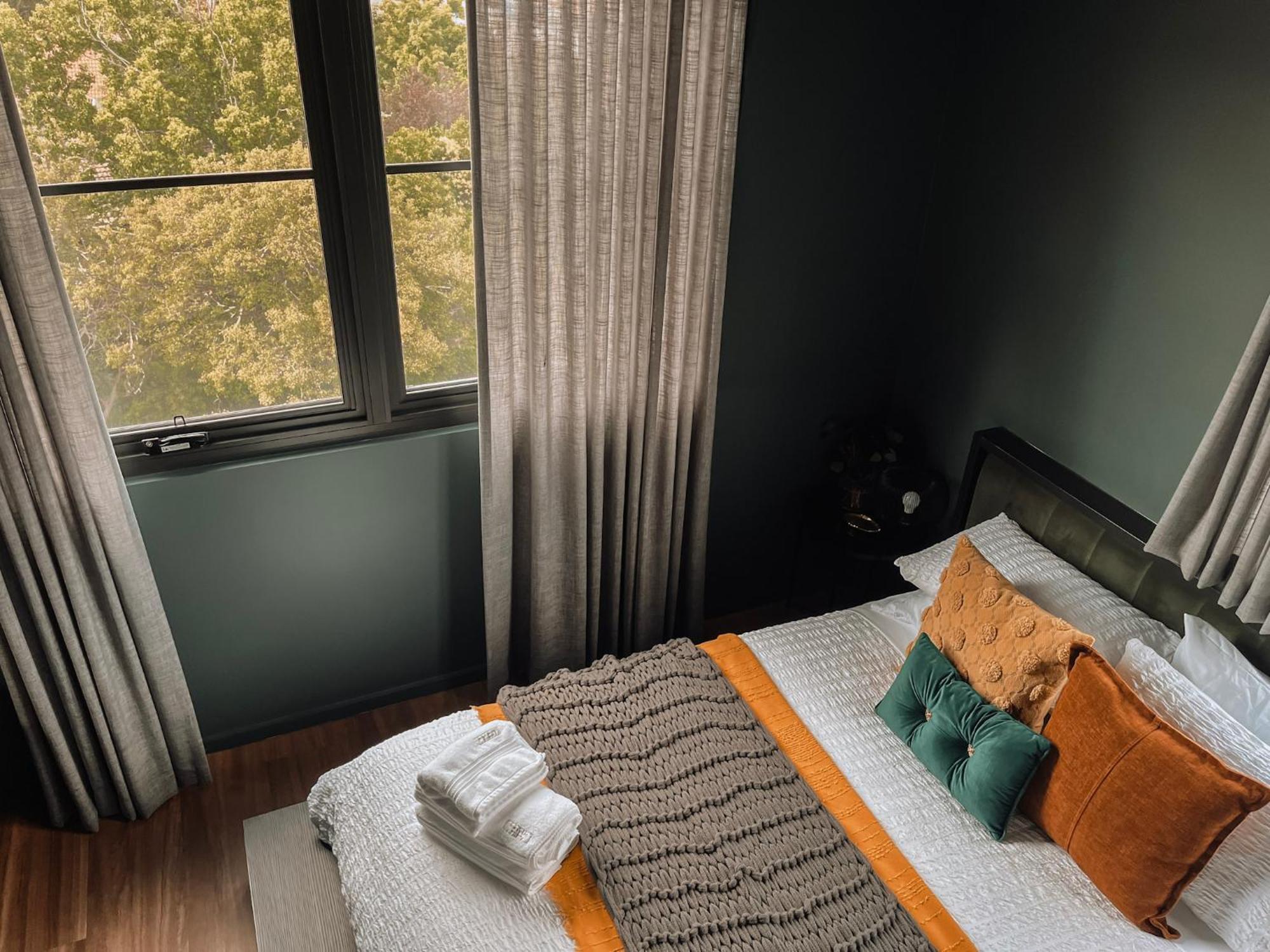 Green Rooms Braddon - Luxury Themed Micro Apartments Inspired By Tiny Home Design Канберра Екстер'єр фото