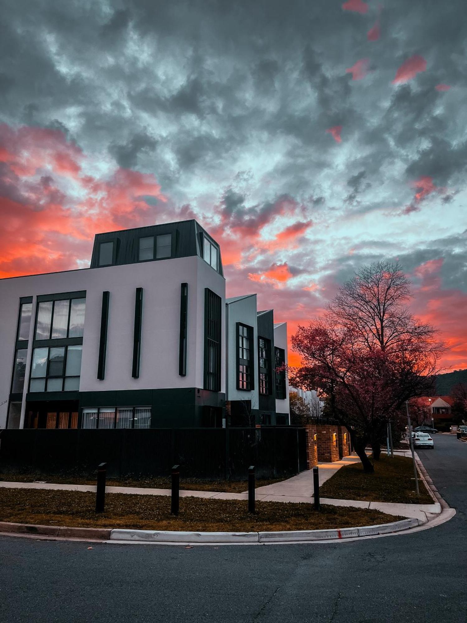 Green Rooms Braddon - Luxury Themed Micro Apartments Inspired By Tiny Home Design Канберра Екстер'єр фото