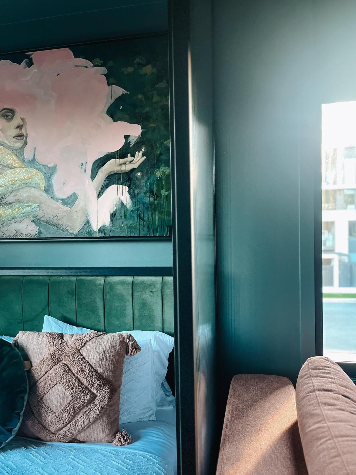 Green Rooms Braddon - Luxury Themed Micro Apartments Inspired By Tiny Home Design Канберра Екстер'єр фото